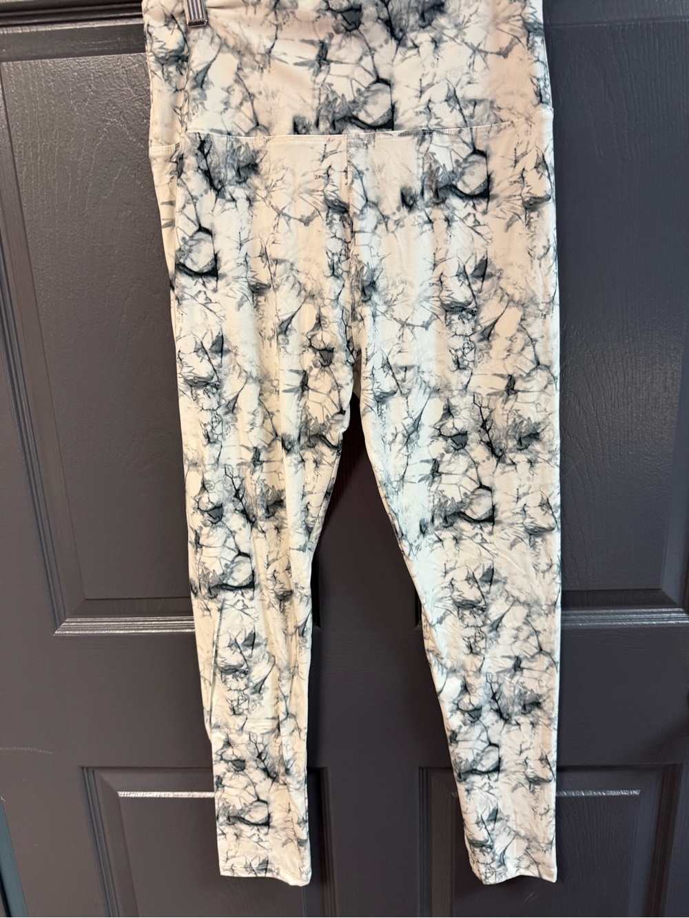 Everyday High-Rise Leggings in White/Gray Abstract Print